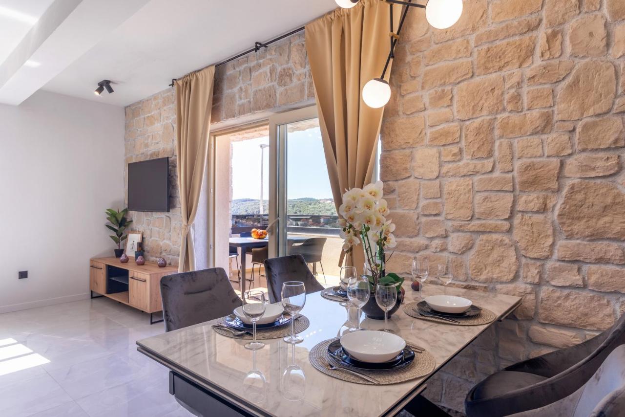 Teona Luxury Apartment With Jacuzzi And Terrace Sea View Sali Esterno foto