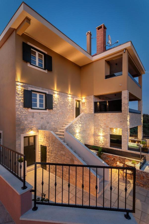 Teona Luxury Apartment With Jacuzzi And Terrace Sea View Sali Esterno foto